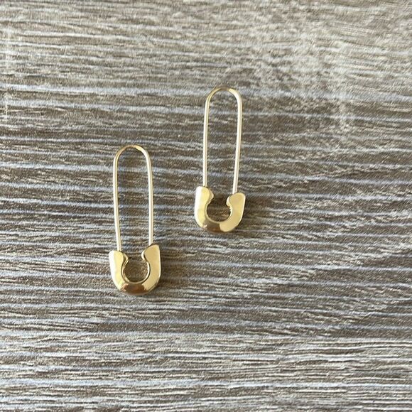 Elegant Gold Safety Pin Earrings N996 - Picture 3 of 4